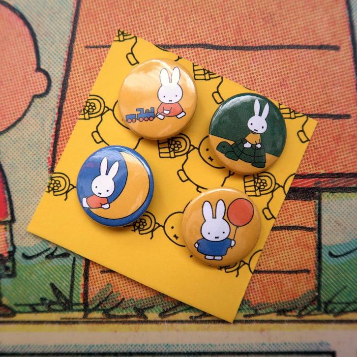 Nijntje Pluis 25MM Pin Button Badge Brooches, Set van 4, Verzamelen, Speldjes, Pins en Buttons, Nieuw, Button, Overige onderwerpen