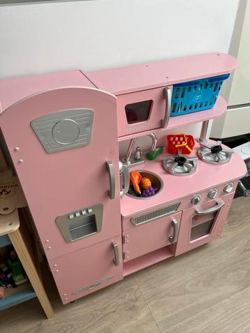 Speelkeuken met accessoires beschikbaar voor biedingen