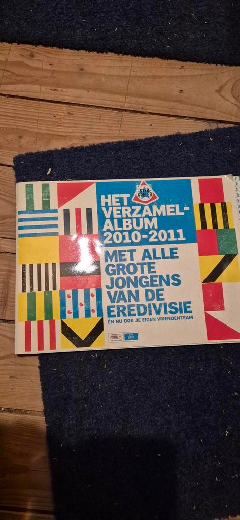 Eredivisie verzamelalbum 2010-2011, Boeken, Overige Boeken, Gelezen, Ophalen of Verzenden