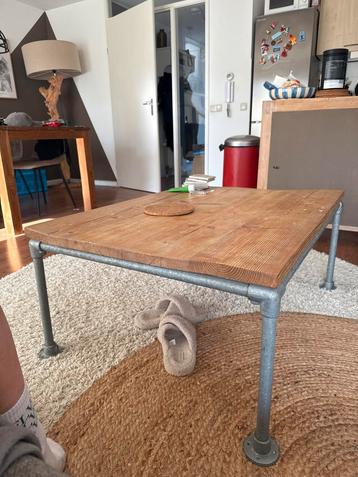 Industriële Salontafel beschikbaar voor biedingen