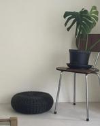 IKEA Poef/Hocker - Zwart Rotan Ottman, Huis en Inrichting, Banken | Voetenbanken en Poefen, Minder dan 50 cm, Gebruikt, Rond, Riet of Rotan