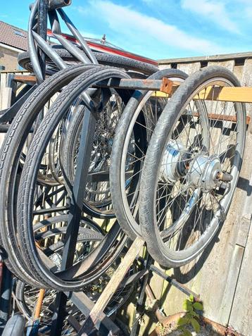 Partij fietswielen  beschikbaar voor biedingen