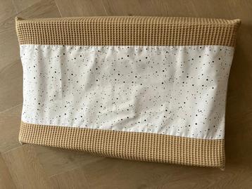 NIEUW! Aankleedkussenhoes beige beschikbaar voor biedingen