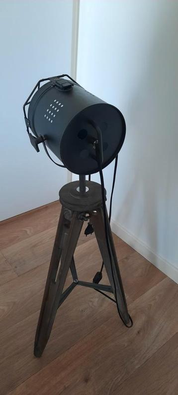 industriële statief lamp beschikbaar voor biedingen