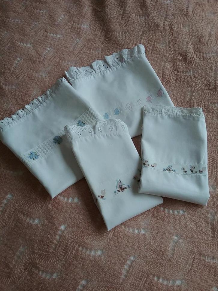 4 vintage babysloopjes voor wieg of kinderwagen, Antiek en Kunst, Curiosa en Brocante, Ophalen of Verzenden