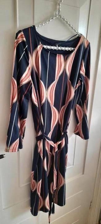 K.Design mooi ( gevoerd) jurkje in maat M, Kleding | Dames, Jurken, Zo goed als nieuw, Maat 38/40 (M), Blauw, Boven de knie, Verzenden