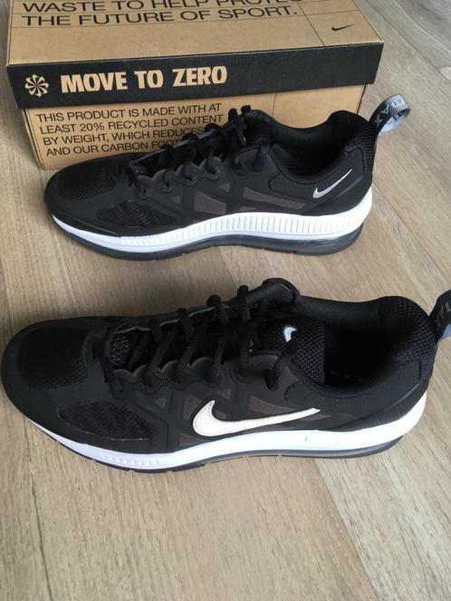 Nike Air Max Genome, maat 44, Sport en Fitness, Loopsport en Atletiek, Nieuw, Hardloopschoenen, Hardlopen, Nike, Verzenden