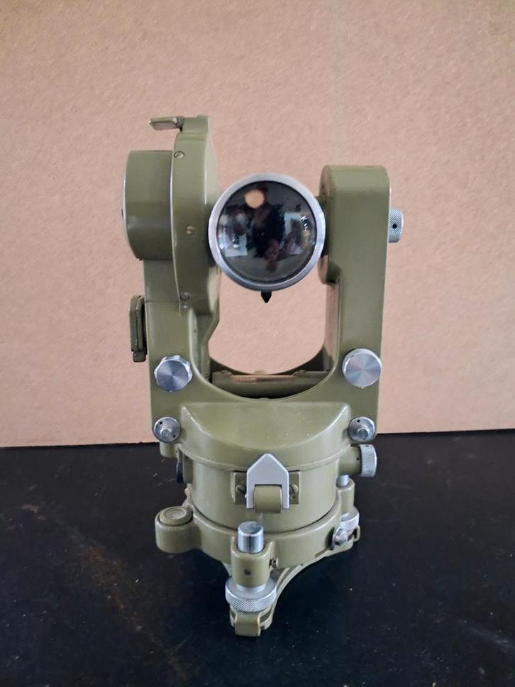 Wild T-16 Theodoliet - Precisie Instrument, Antiek en Kunst, Antiek | Gereedschap en Instrumenten, Ophalen