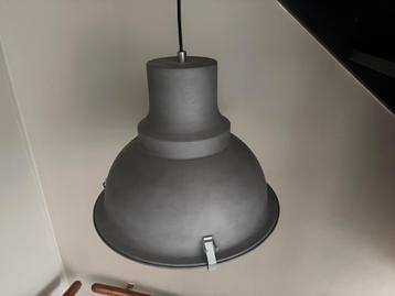 Hanglamp betongrijs  beschikbaar voor biedingen