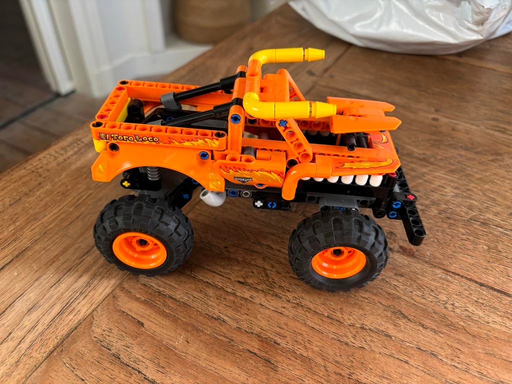 Lego Technic 42135 Monstertruck, Ophalen of Verzenden, Zo goed als nieuw, Complete set, Lego