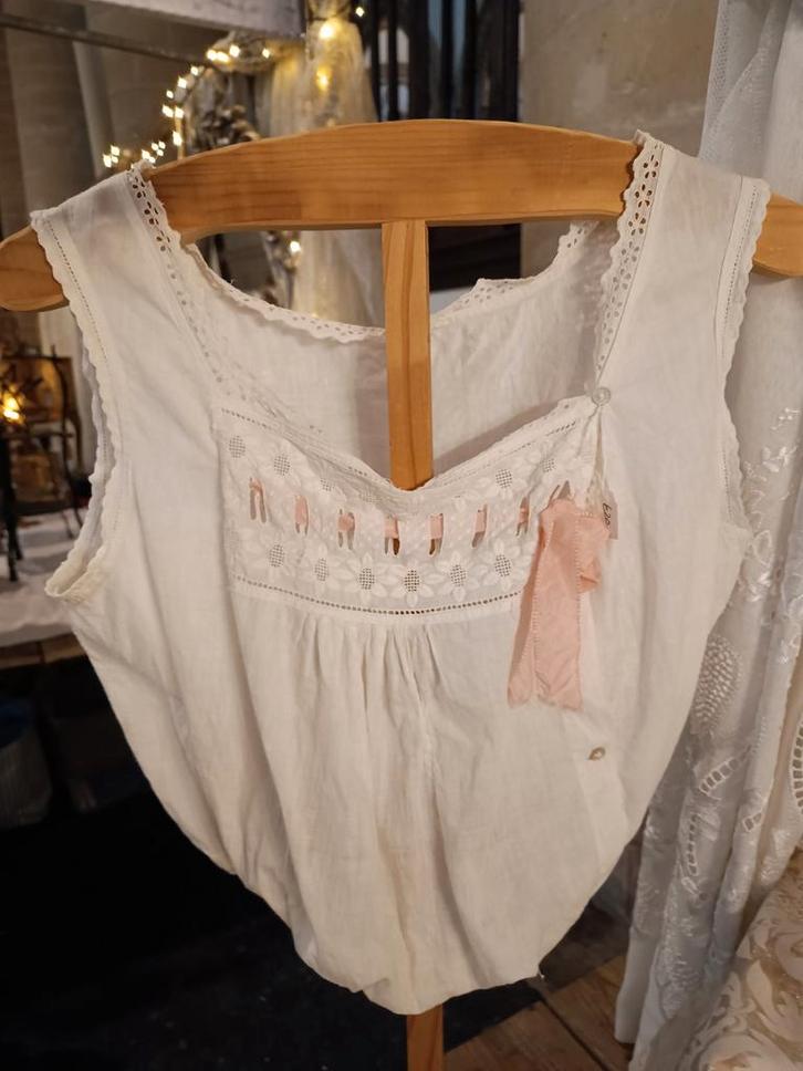 Oud corset hemdje met roze lint🌹, Antiek en Kunst, Antiek | Kleding en Accessoires, Ophalen of Verzenden