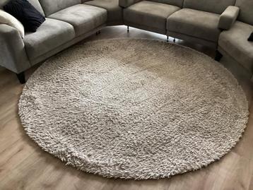 Prachtig rond vloerkleed beschikbaar voor biedingen