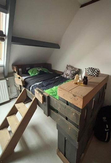 Stoere halfhoogslaper van steigerhout met gave details izgs beschikbaar voor biedingen