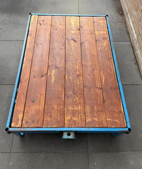 Industriële Vintage palletkar / salontafel op wielen, Huis en Inrichting, Tafels | Salontafels, Minder dan 50 cm, 50 tot 100 cm