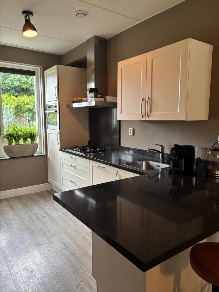 Keuken, Huis en Inrichting, Keuken | Complete keukens, Gebruikt, Hoekkeuken, Crème, Graniet of Steen, Ophalen