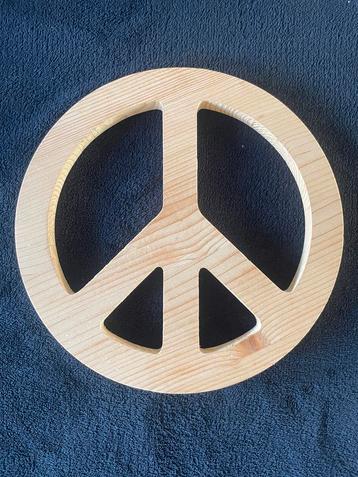 IBIZA style peace teken van massief hout, als decoratie beschikbaar voor biedingen
