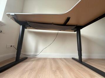IKEA Bekant electronisch Zit-Sta Hoekbureau - afbeelding 2