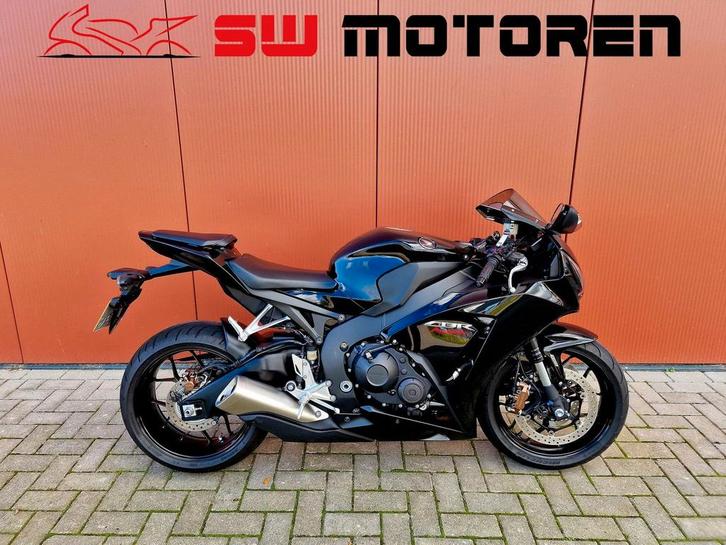 CBR 1000 RR FIREBLADE BLACK, NIEUWSTAAT, LAGE KM! CBR1000, Motoren, Motoren | Honda, Bedrijf, Super Sport, meer dan 35 kW, 4 cilinders
