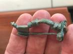 Romeinse VERSIERDE boog FIBULA met RINGEN bodemvondst, Ophalen of Verzenden