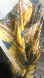 Mooie luxe chique sjaal silk feeling versace leuk €19,99, Ophalen of Verzenden, Zo goed als nieuw, Maat 46/48 (XL) of groter, Sjaal
