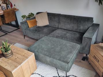 Groene velvet bank met hocker