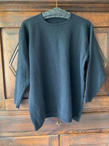 Zwarte unisex trui; oto 59 cm; lengte 65 cm; basics beschikbaar voor biedingen