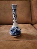 Delfts blauw vaasje - handbeschilderd, Huis en Inrichting, Woonaccessoires | Vazen, Blauw, Aardewerk of Porselein, Ophalen of Verzenden