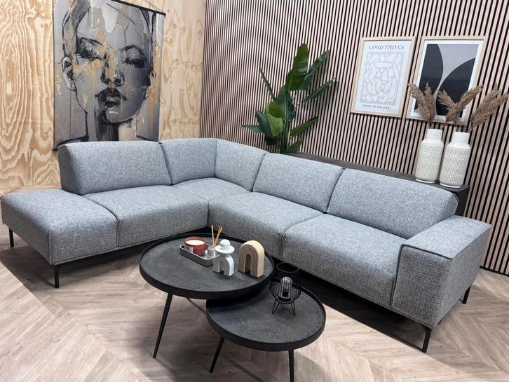 ZGAN Montel Design Hoekbank - Grijs - 290 x 225, Huis en Inrichting, Banken | Bankstellen, Zo goed als nieuw, Hoekbank, Vierpersoons of meer