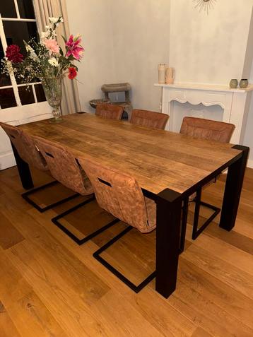 Eetkamertafel met 6 eetkamer stoelen - Complete set! beschikbaar voor biedingen