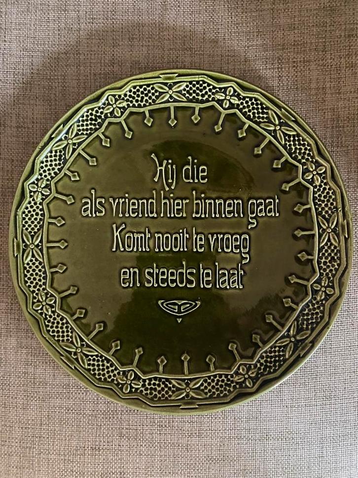 Majolica - Antiek wandbord met spreuk!, Antiek en Kunst, Antiek | Wandborden en Tegels, Ophalen of Verzenden