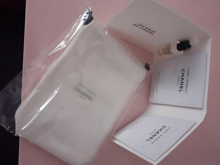 Chanel Les Eaux Biarritz tasje/zakje buidel en meer, Verzamelen, Parfumverzamelingen, Nieuw, Overige typen, Verzenden