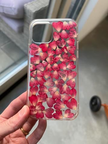 Ideal of Sweden Limited Edition Red Roses iPhone 12 Pro beschikbaar voor biedingen