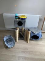 Katten krabpaal, diverse speeltjes, kattenbak, drager, Ophalen, Zo goed als nieuw