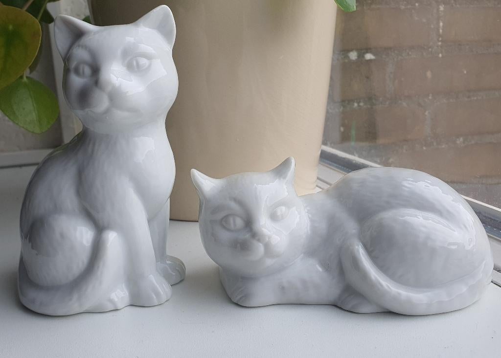 Vintage porseleinen katten beeldjes – set van 2 – wit, Ophalen of Verzenden, Zo goed als nieuw, Dier
