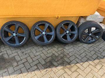 BMW Velgen 18 inch met Zomerbanden beschikbaar voor biedingen