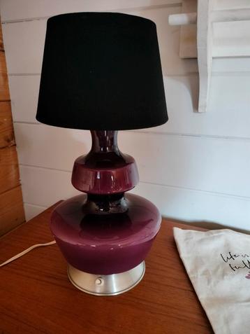 Mid Century paarse design lamp. beschikbaar voor biedingen
