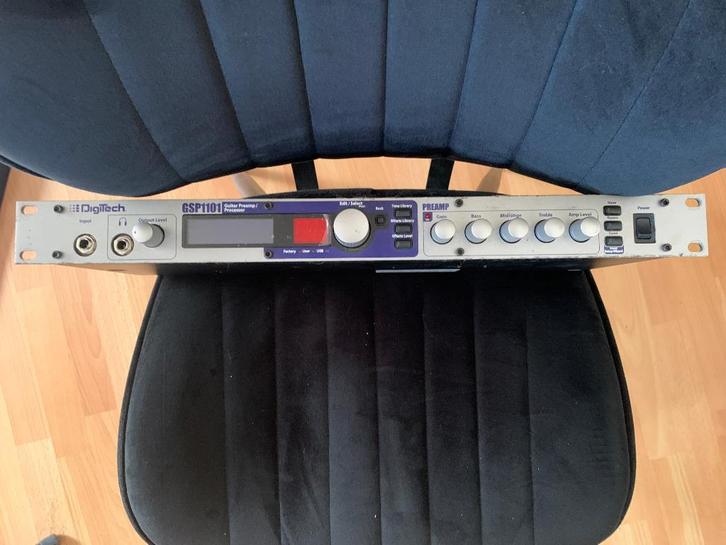 Digitec GSP 1101 modeling pre-amp met foot controller, Muziek en Instrumenten, Versterkers | Bas en Gitaar, Zo goed als nieuw
