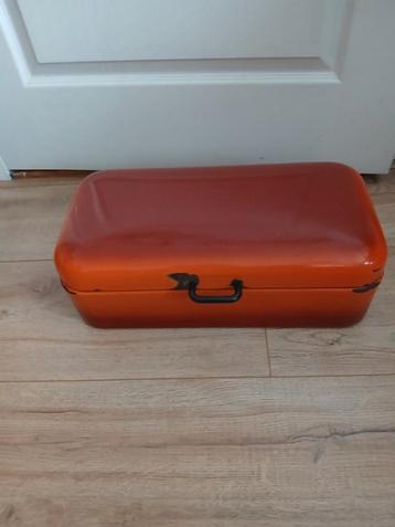 Emaille Oranje Broodtrommel beschikbaar voor biedingen
