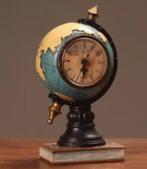 Prachtige vintage bureauklok wereldkaart blauw (24cm), Huis en Inrichting, Woonaccessoires | Klokken, Ophalen of Verzenden, Nieuw