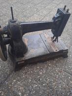 Antieke kinder naaimachine, Ophalen