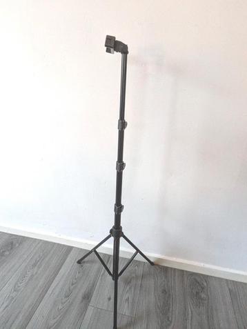 Tripod Smartphone + bluetooth remote beschikbaar voor biedingen