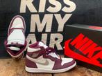 JORDAN 1 retro HIGH OG BORDEAUX US 9/ EU 42,5, Overige kleuren, Air Jordan, Nieuw, Ophalen of Verzenden