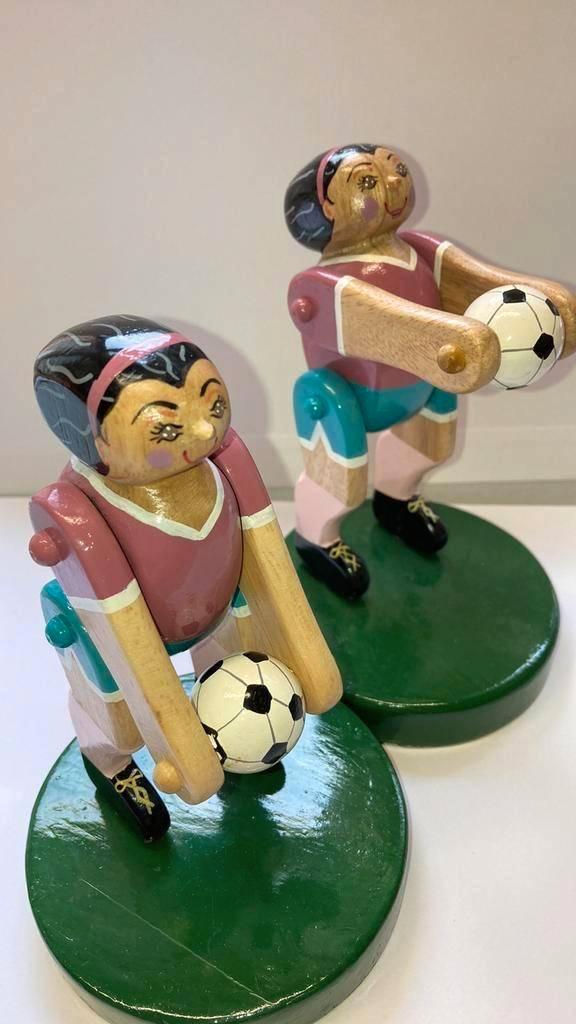 2 Dames Sporten met bal Wittle World Hout in OVP Balsport, Antiek en Kunst, Curiosa en Brocante, Verzenden