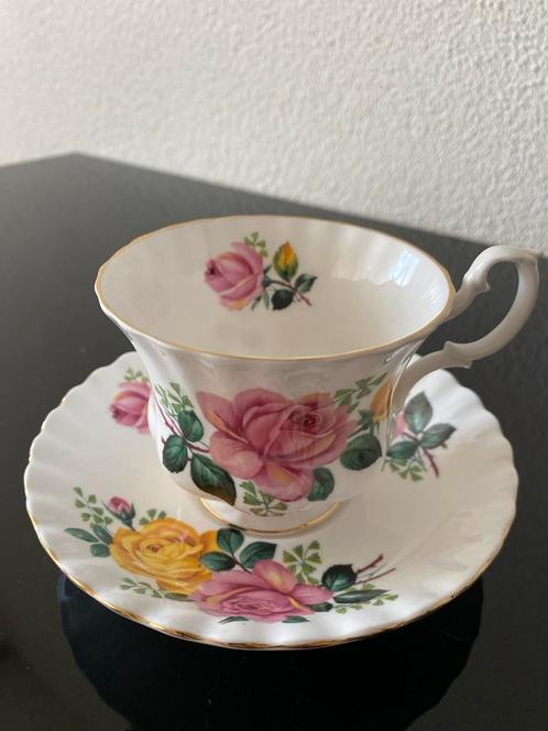 Richmond Bone China Theekopje en Schotel Rozenmotief Vintage, Antiek en Kunst, Antiek | Porselein, Ophalen