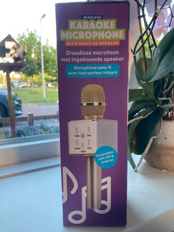 Draadloze (karaoke) microfoon met speaker beschikbaar voor biedingen