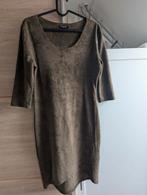 Suede leger groene jurk van CoolCat. Maat L. Nieuwstaat., Ophalen of Verzenden, Zo goed als nieuw, Groen, Boven de knie