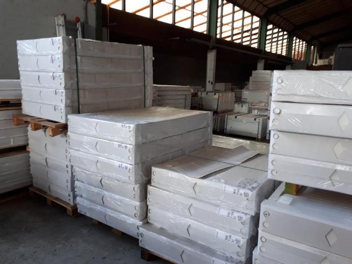 UITVERKOOP T33 radiator DUMPPRIJZEN hoog wattage, Doe-het-zelf en Verbouw, Verwarming en Radiatoren, Nieuw, Radiator, 800 watt of meer