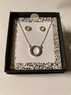 Nieuw zilverkleurige ketting met oorbellen incl geschenkdoos, Overige materialen, Ophalen of Verzenden, Zo goed als nieuw, Zilver