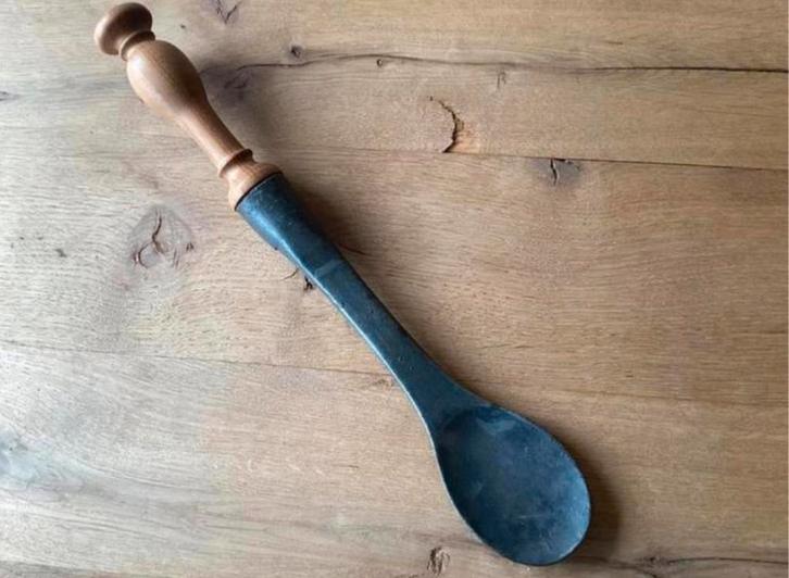 Antieke handgesmede ijzeren roerspaan / spatel, Antiek en Kunst, Antiek | Tin, Ophalen of Verzenden
