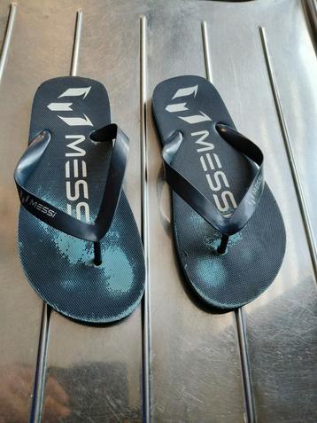 Messi Slippers Maat 35 beschikbaar voor biedingen
